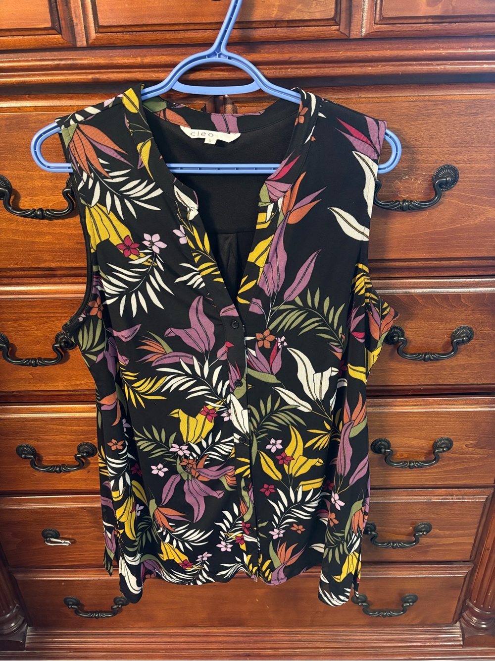 cleo Black Sleeveless Button-Front Floral Leaf Print Top